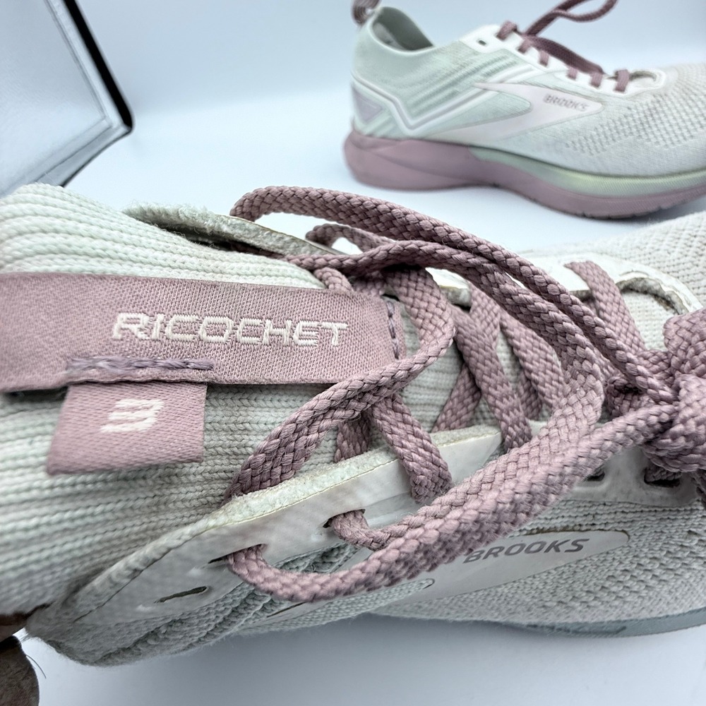 Brooks Ricochet 3 1203481B159 Gray Lavendar Running Sneaker Shoes Woman Size 7 - Picture 11 of 12